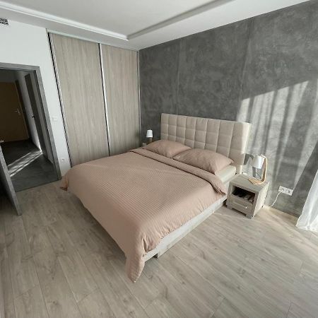 Greenbay Apartment With Free Parking Trencin Bagian luar foto