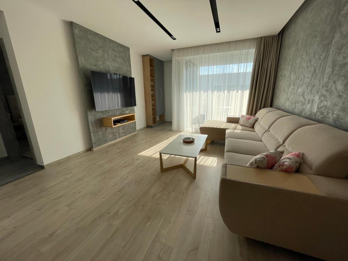 Greenbay Apartment With Free Parking Trencin Bagian luar foto