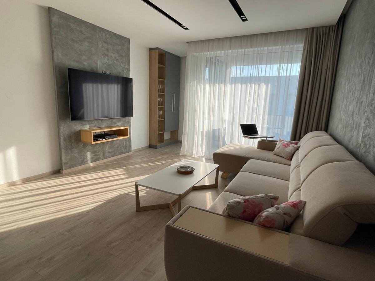 Greenbay Apartment With Free Parking Trencin Bagian luar foto