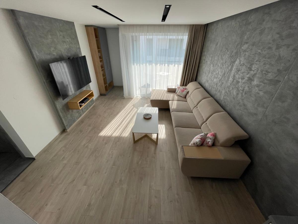 Greenbay Apartment With Free Parking Trencin Bagian luar foto