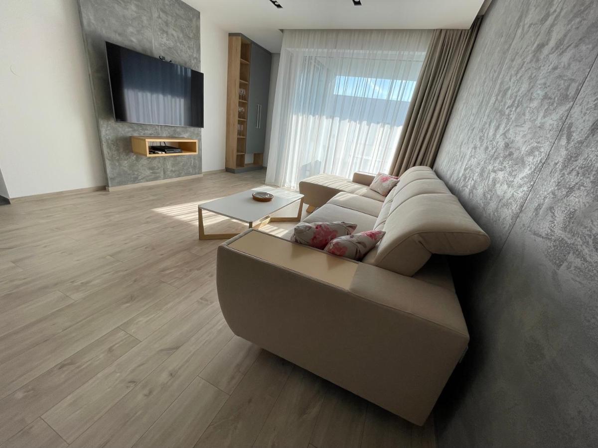 Greenbay Apartment With Free Parking Trencin Bagian luar foto