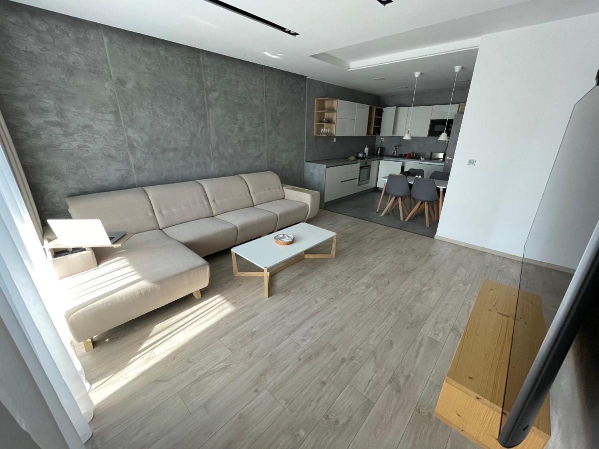 Greenbay Apartment With Free Parking Trencin Bagian luar foto