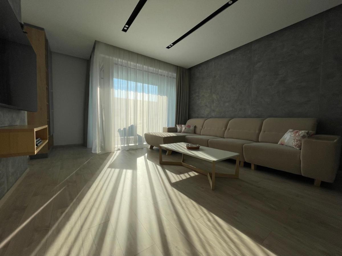 Greenbay Apartment With Free Parking Trencin Bagian luar foto