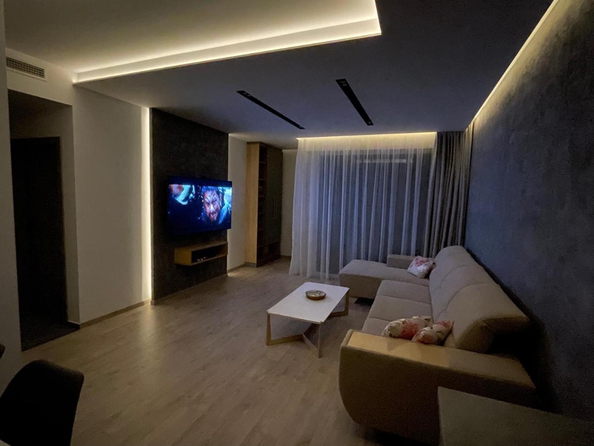 Greenbay Apartment With Free Parking Trencin Bagian luar foto