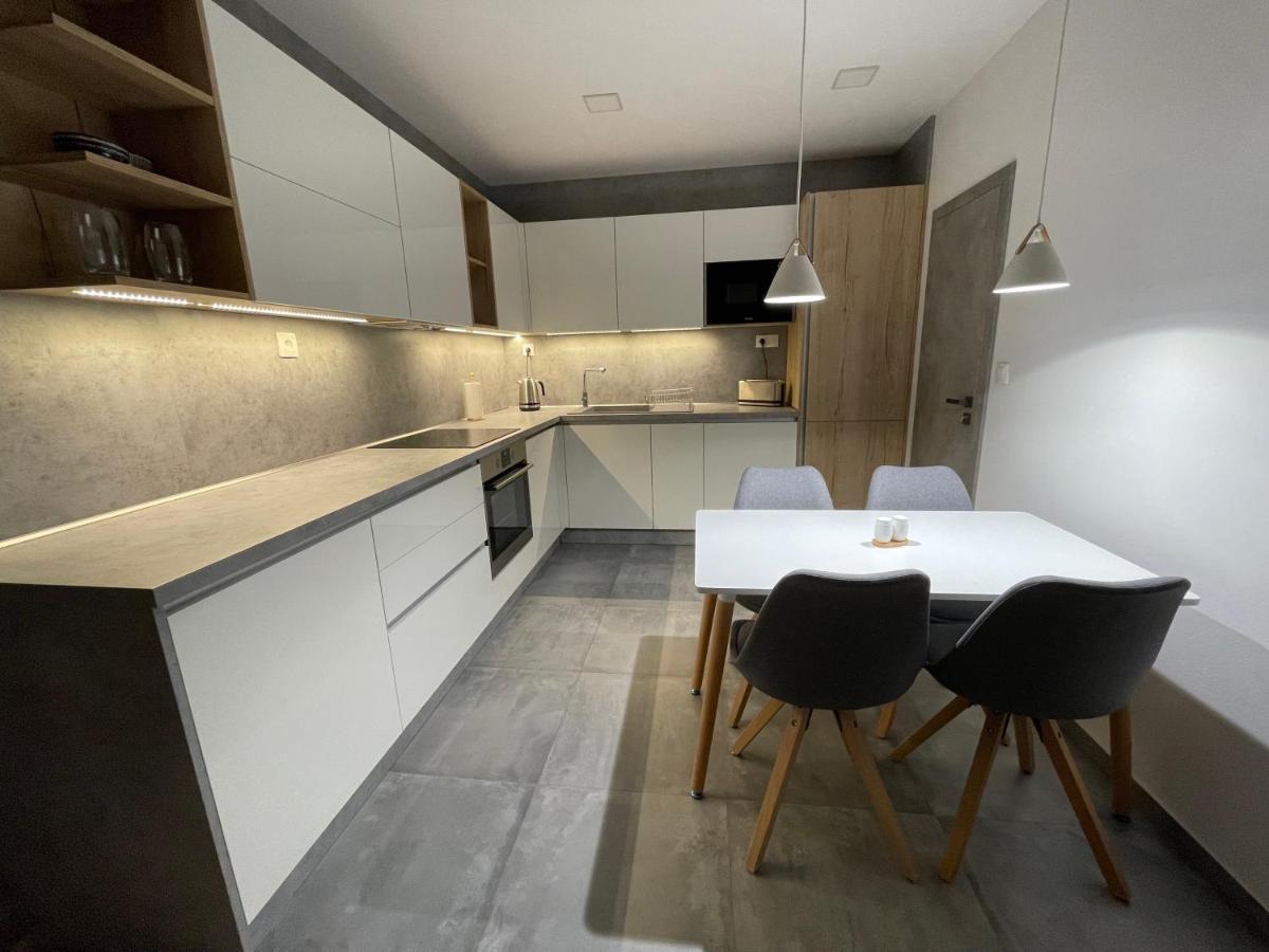 Greenbay Apartment With Free Parking Trencin Bagian luar foto