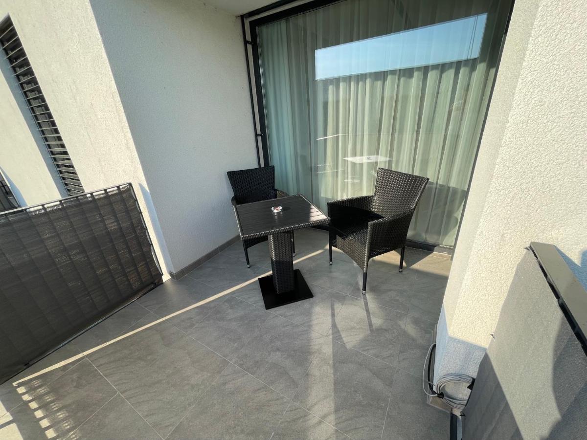 Greenbay Apartment With Free Parking Trencin Bagian luar foto