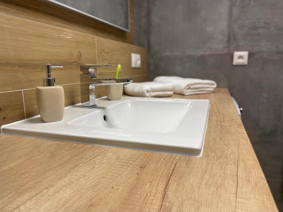 Greenbay Apartment With Free Parking Trencin Bagian luar foto