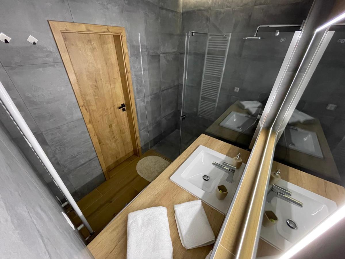 Greenbay Apartment With Free Parking Trencin Bagian luar foto