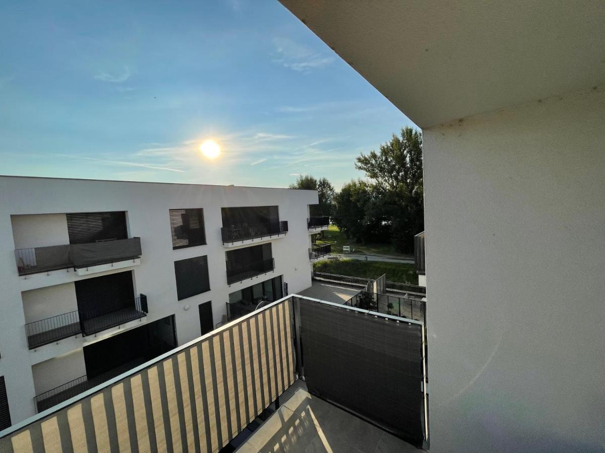 Greenbay Apartment With Free Parking Trencin Bagian luar foto