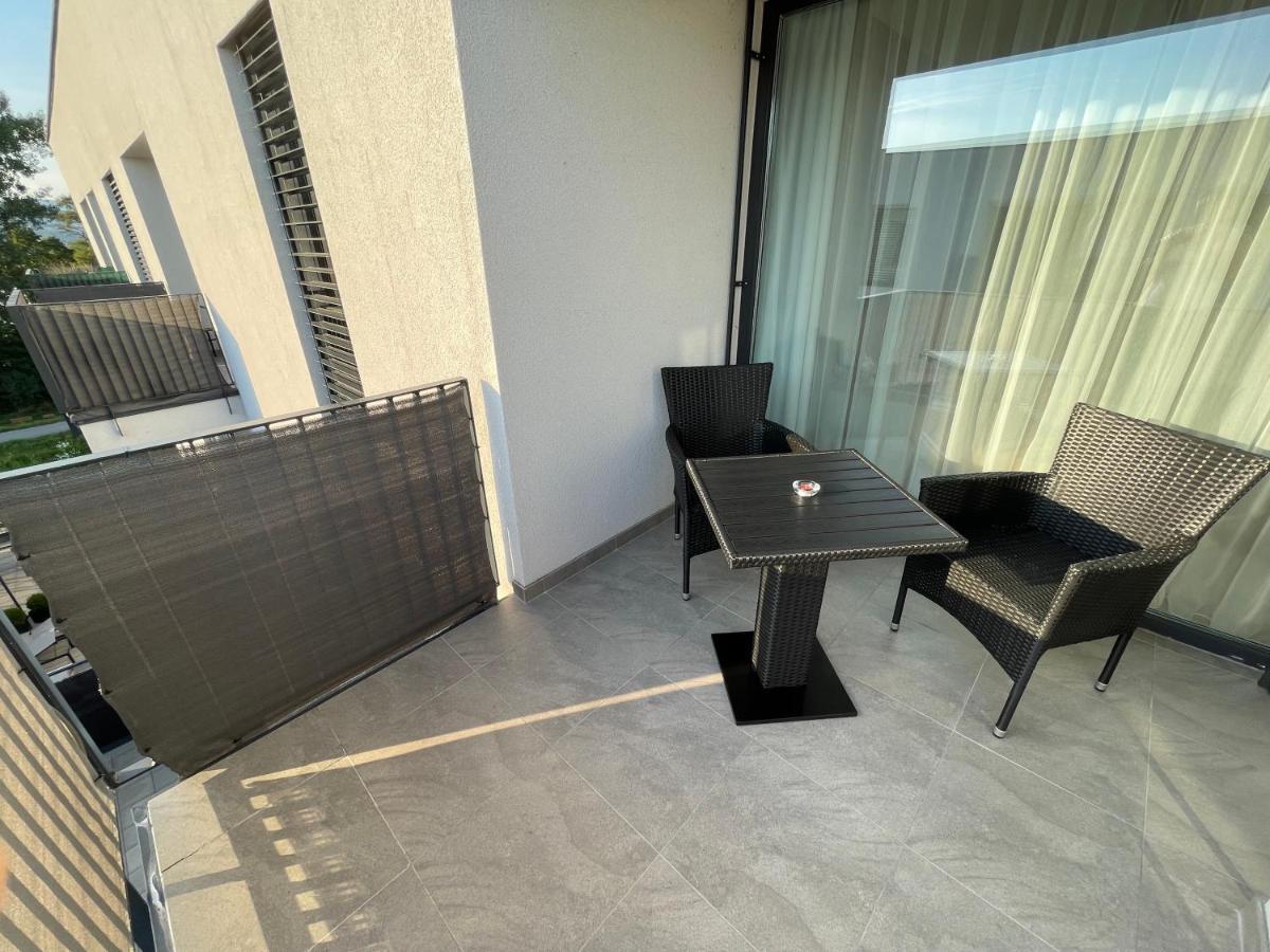 Greenbay Apartment With Free Parking Trencin Bagian luar foto