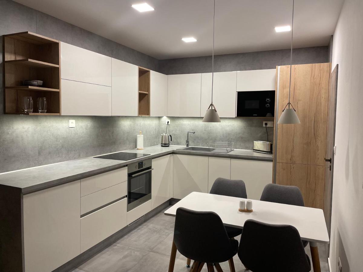 Greenbay Apartment With Free Parking Trencin Bagian luar foto