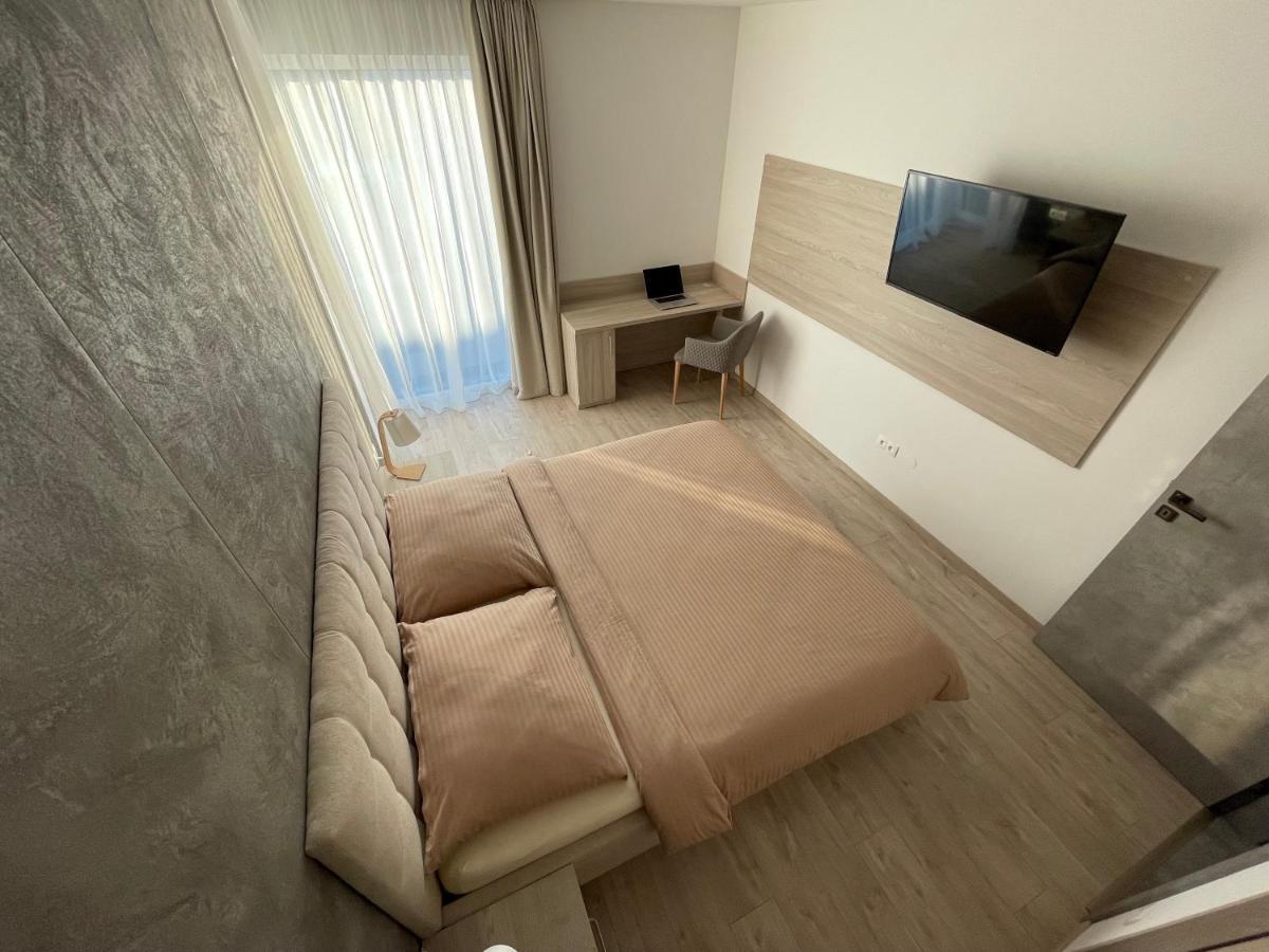 Greenbay Apartment With Free Parking Trencin Bagian luar foto