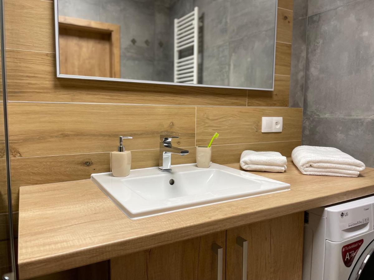 Greenbay Apartment With Free Parking Trencin Bagian luar foto