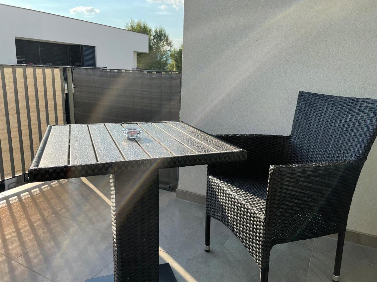 Greenbay Apartment With Free Parking Trencin Bagian luar foto