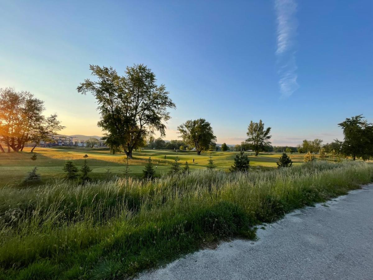 Greenbay Apartment With Free Parking Trencin Bagian luar foto