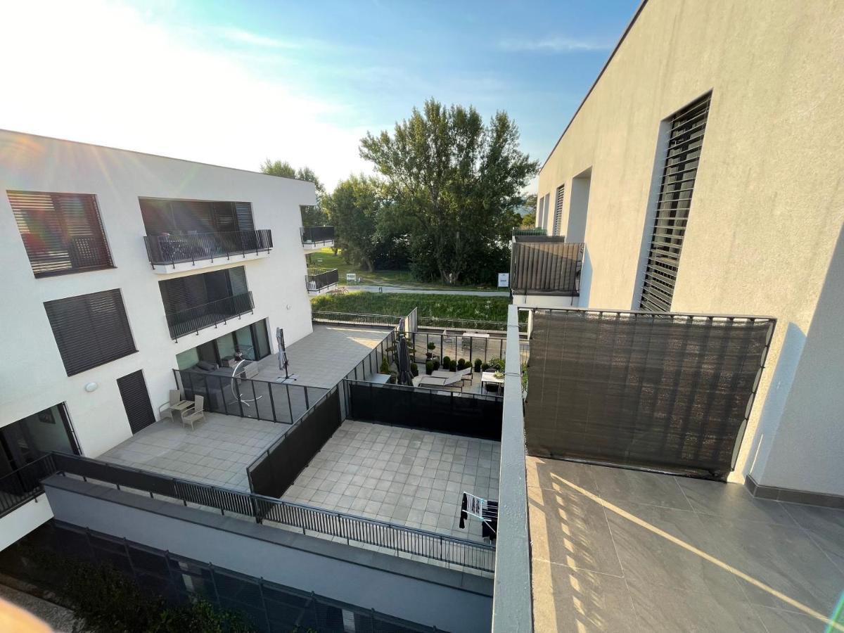 Greenbay Apartment With Free Parking Trencin Bagian luar foto