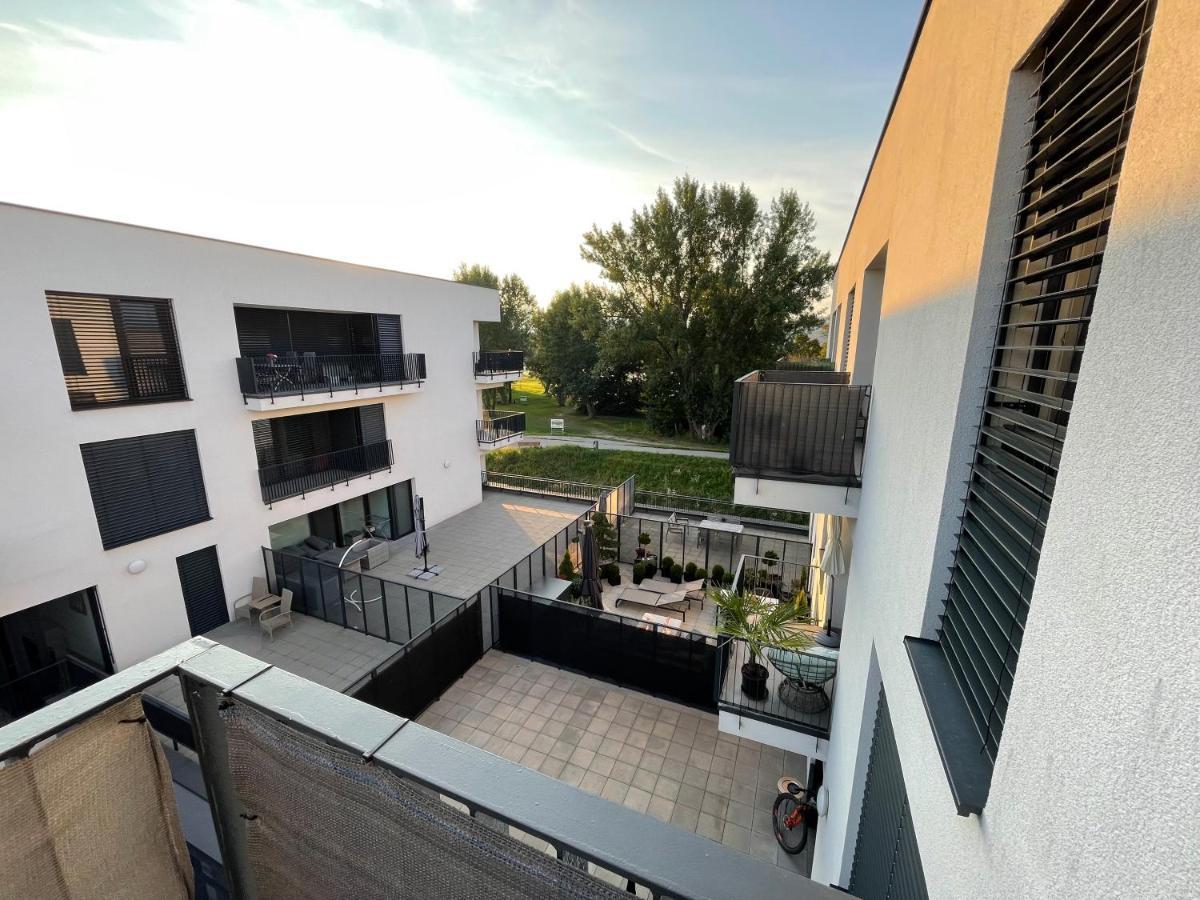 Greenbay Apartment With Free Parking Trencin Bagian luar foto