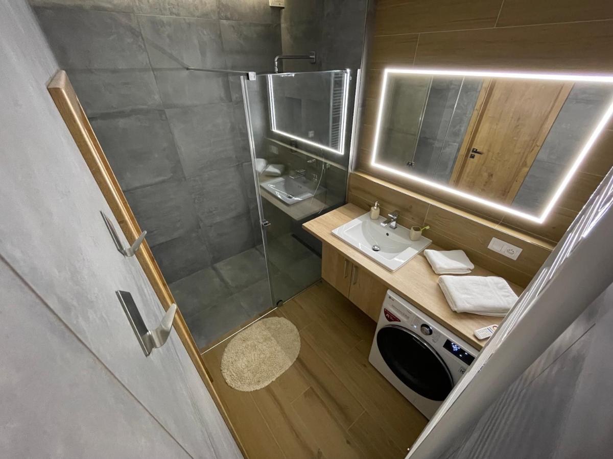 Greenbay Apartment With Free Parking Trencin Bagian luar foto