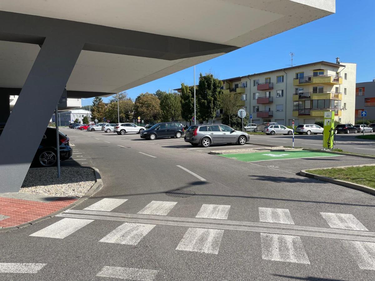 Greenbay Apartment With Free Parking Trencin Bagian luar foto